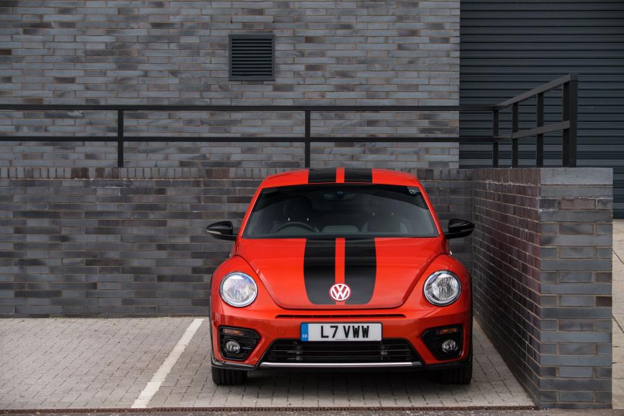  Volkswagen Beetle R-Line 2017 года  (UK) (фото 9 из 31)